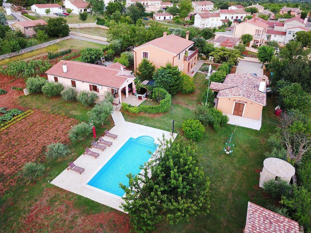 Villa Dorina Барбан Экстерьер фото